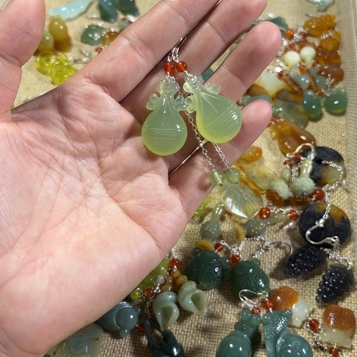 蛇纹石玉耳饰未镶嵌