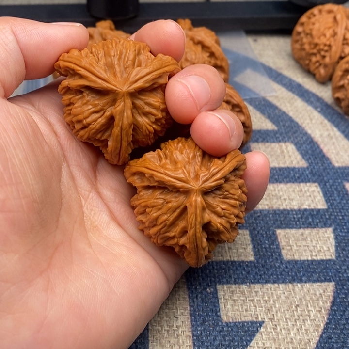 吊坠文玩核桃犟*！三棱