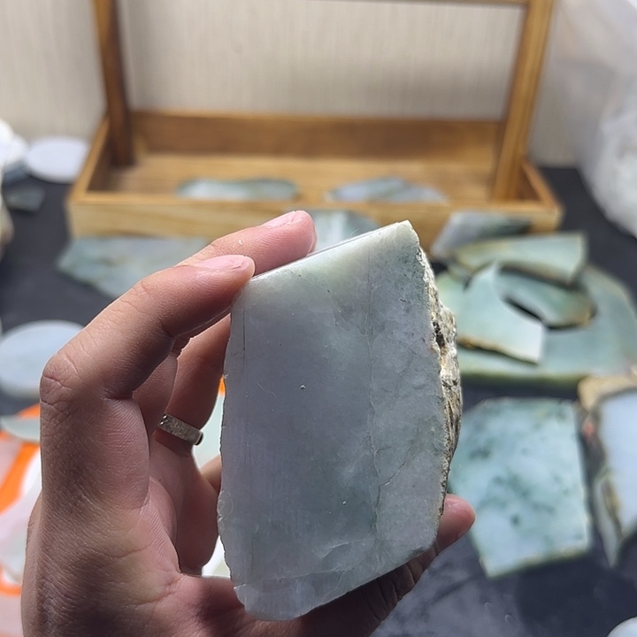 霍***？翡翠未镶嵌颈饰纯天然缅甸翡翠