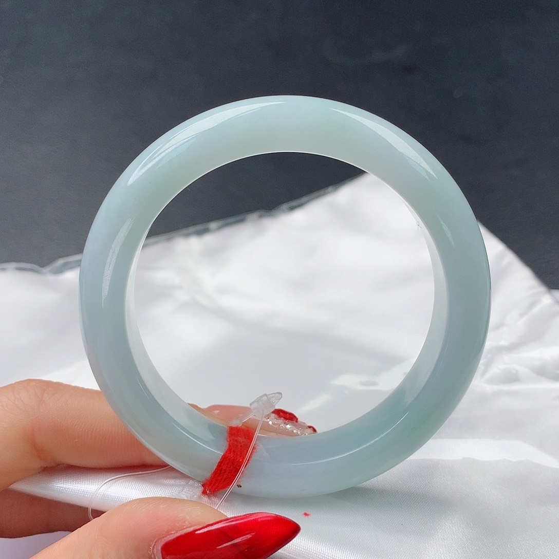 翡翠手镯未镶嵌0050正53