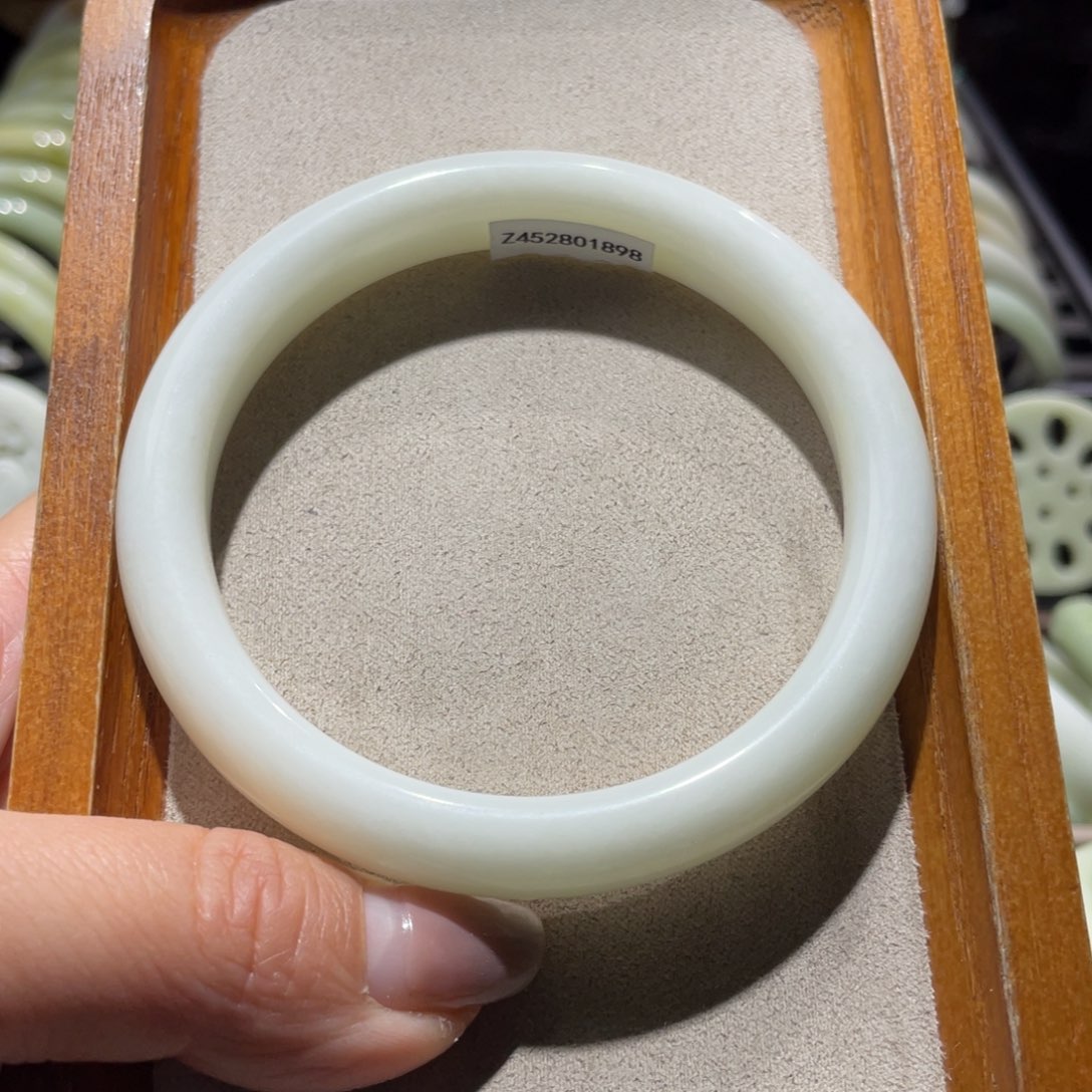 未镶嵌手镯蓝田玉（蛇纹石化大理石玉）逝****春