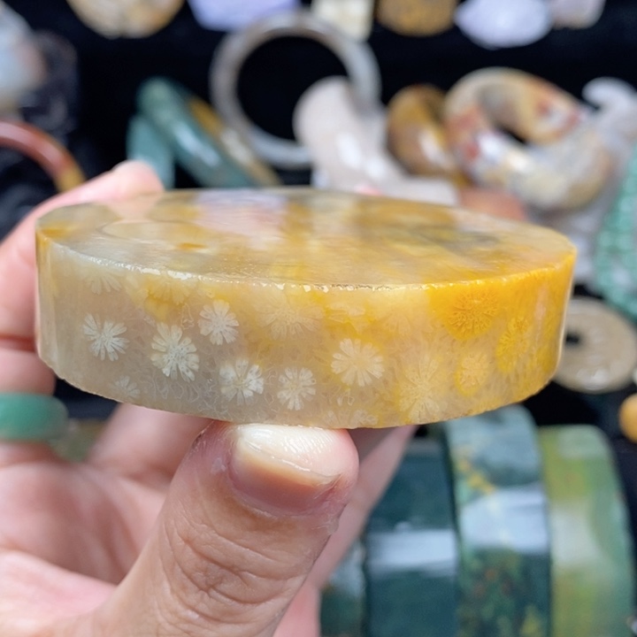 未镶嵌手镯（圆镯）硅化玉