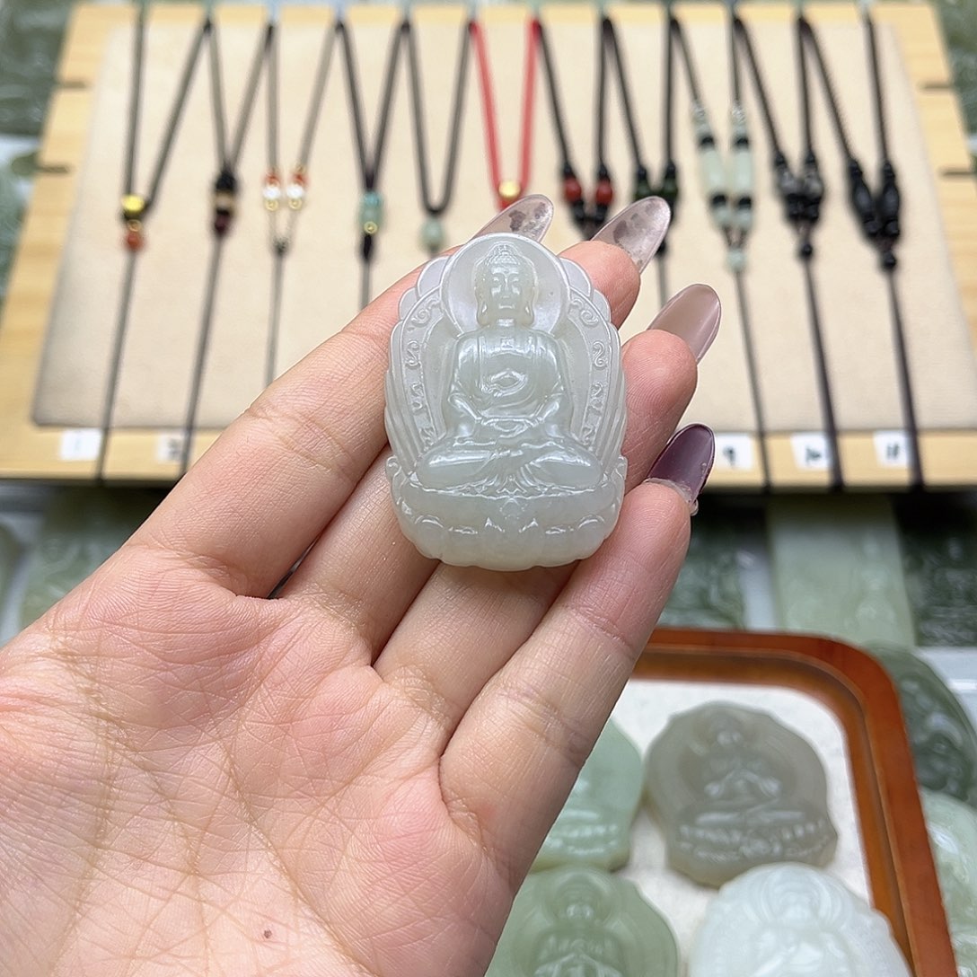 和田玉颈饰未镶嵌一**•