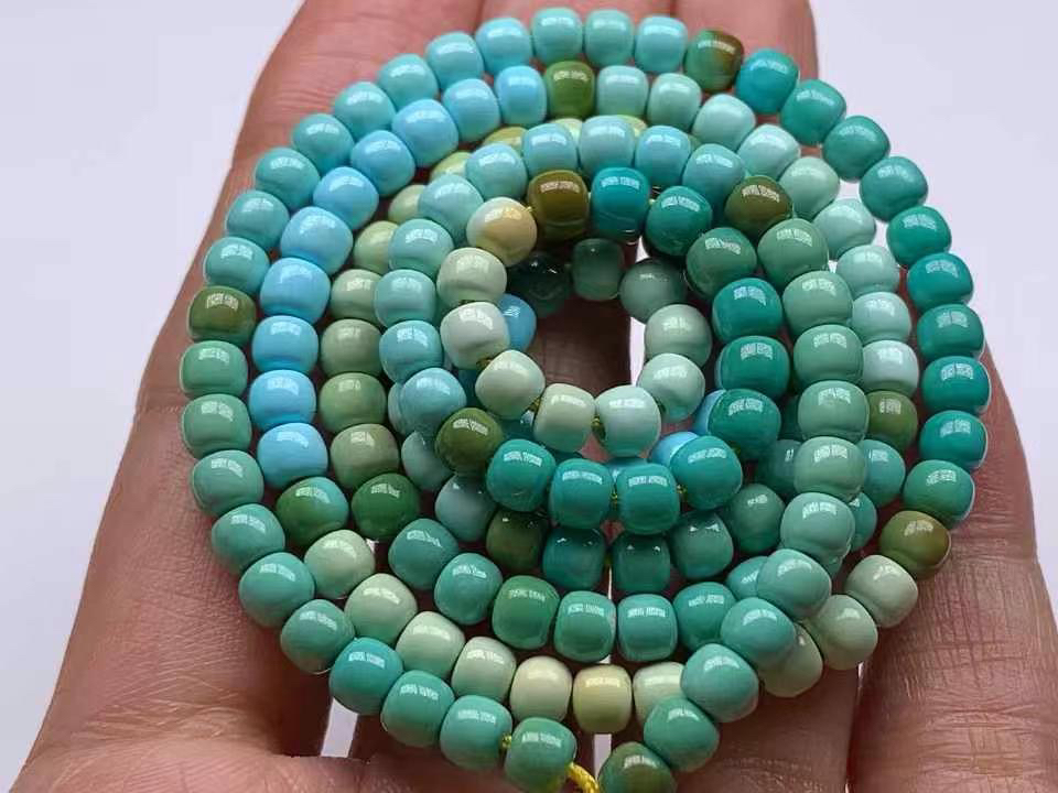 原矿高瓷瓷炫彩彩虹老型绿松石项链手链，料质非常润，直径4.2mm