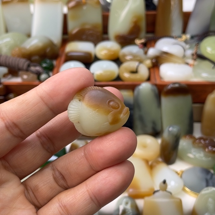 和田玉未镶嵌颈饰