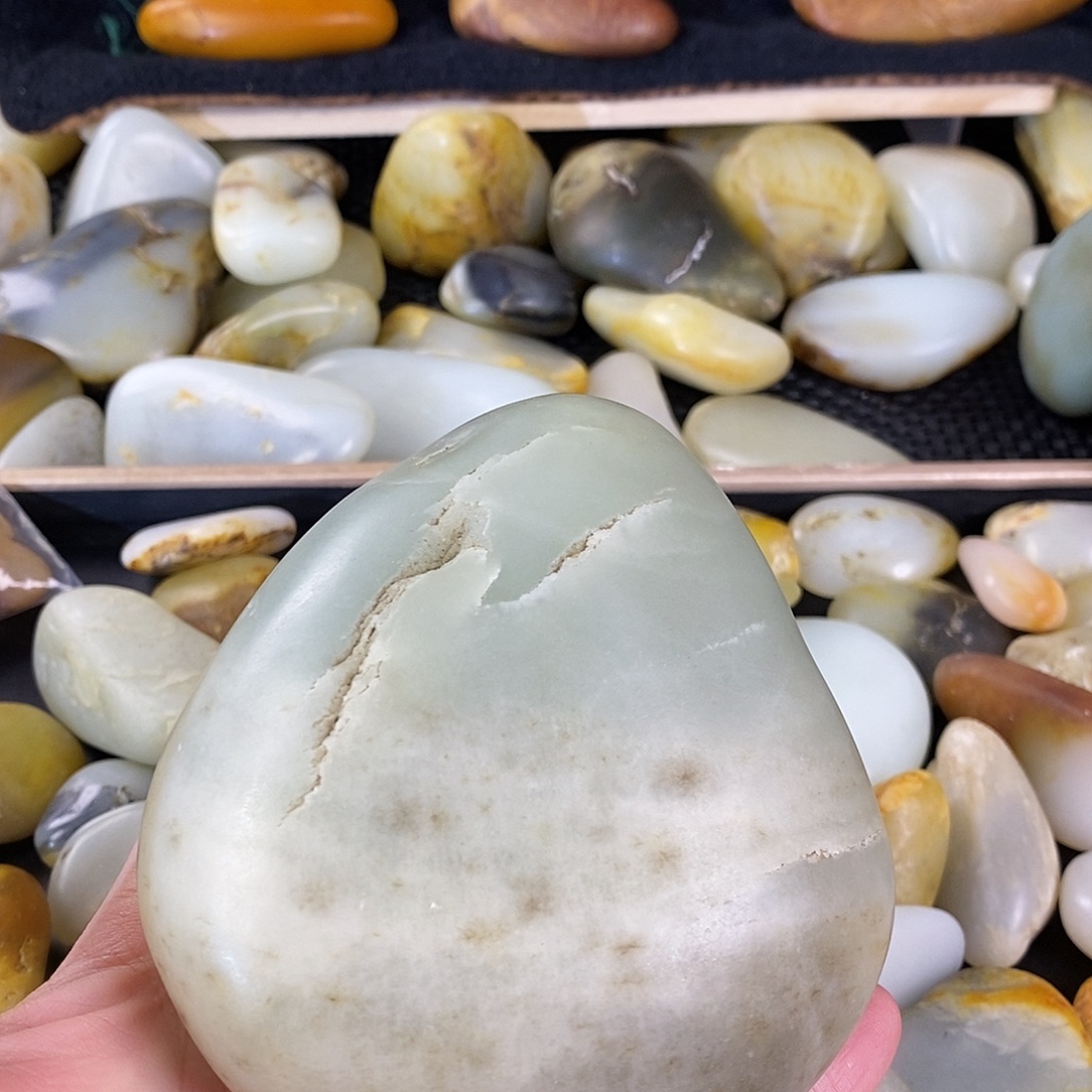 和田玉未镶嵌珠宝奇石