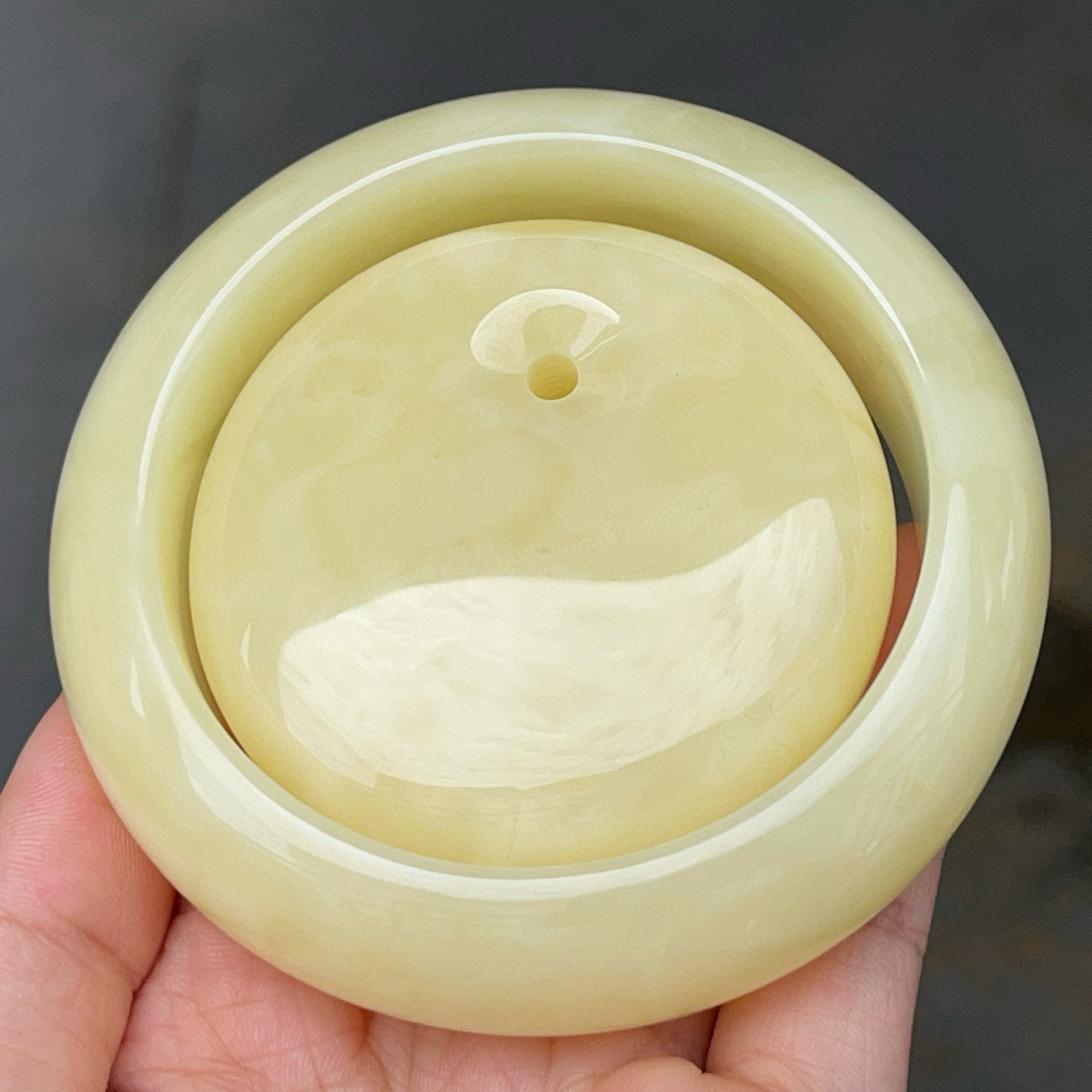 精美浓白花蜜蜡手镯，59.1圈口