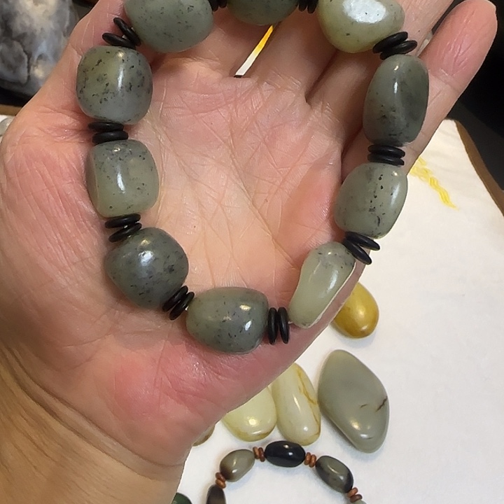 切***拉和田玉（糖玉）未镶嵌颈饰