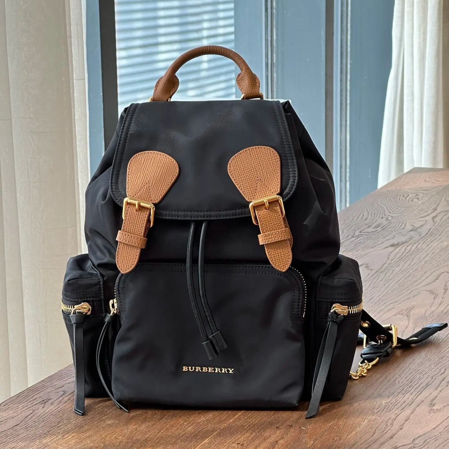 99新 BURBERRY/博柏利 巴宝莉黑金双肩包