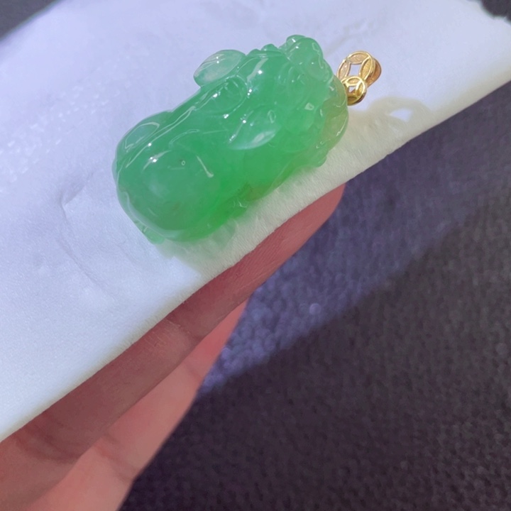 翡翠18K金镶嵌颈饰翡翠