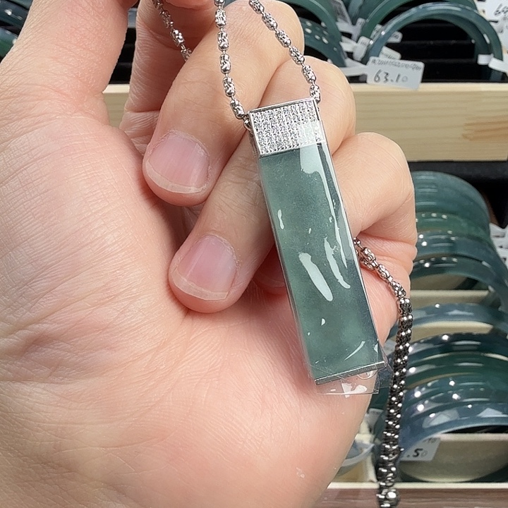 翡翠颈饰未镶嵌獨****…