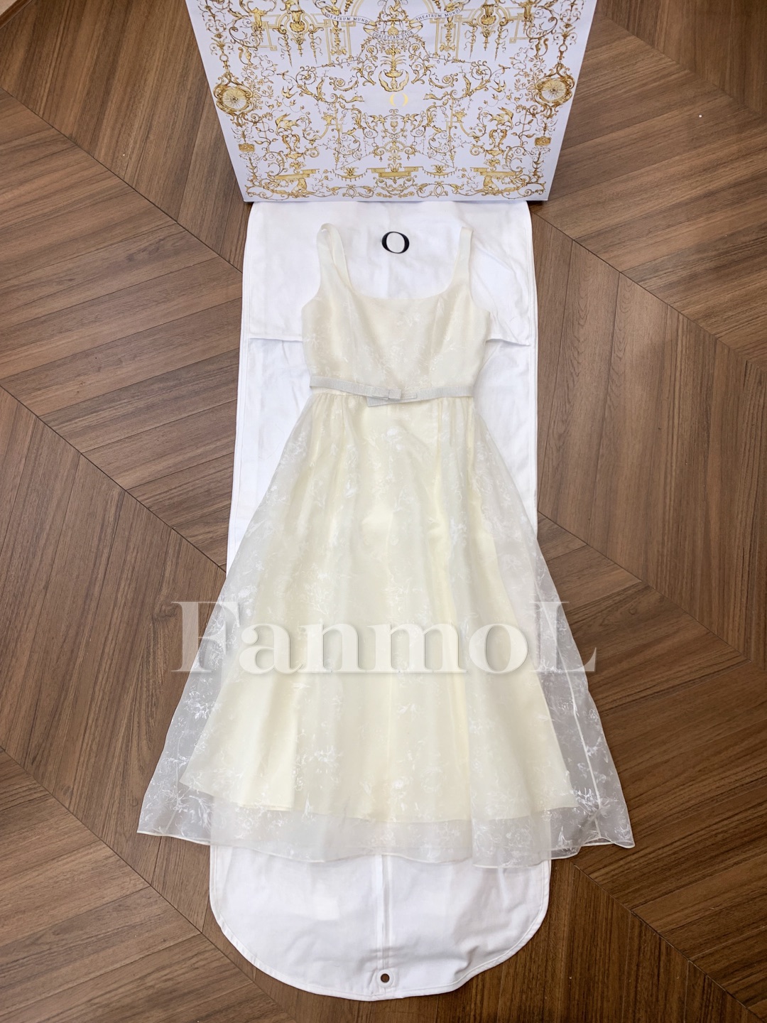 CLASSIEVU~26“适中长度”雕花烫银印花桑蚕丝欧根纱中长款连衣裙