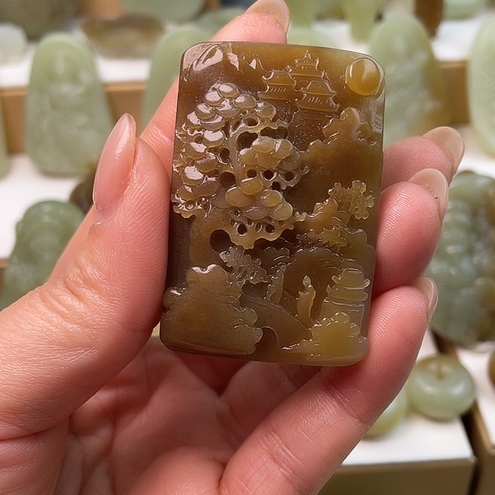 ~****和田玉（糖玉）未镶嵌颈饰