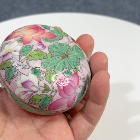 可***西一个粉彩胭脂盒全品