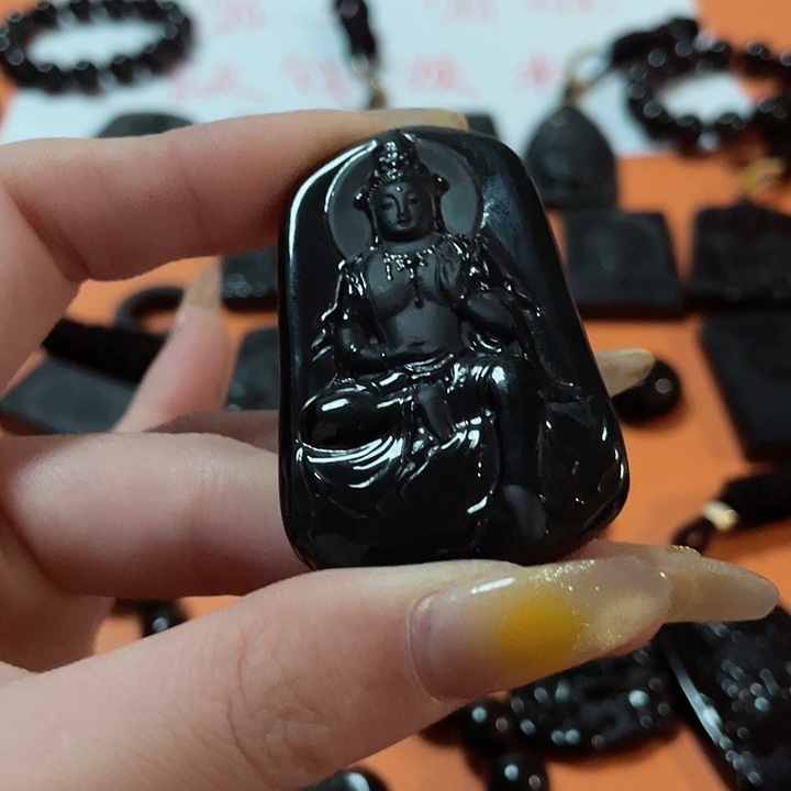 翡翠颈饰未镶嵌量**愈