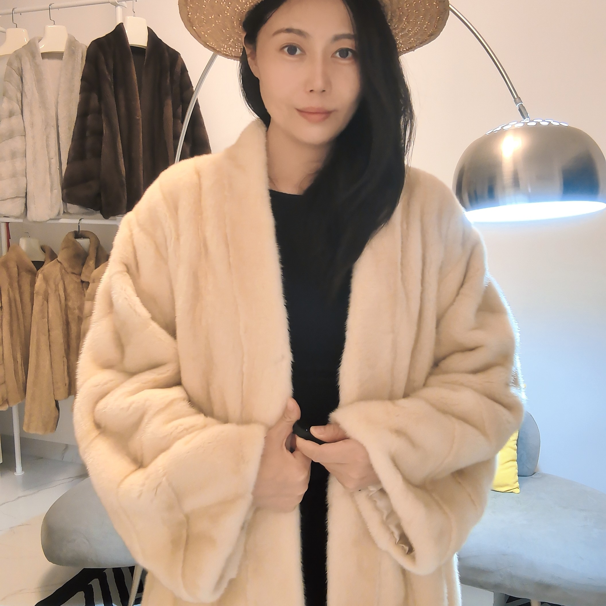 海宁进口直播女款显瘦V领中长款真毛水貂貂毛皮草外套白色新款