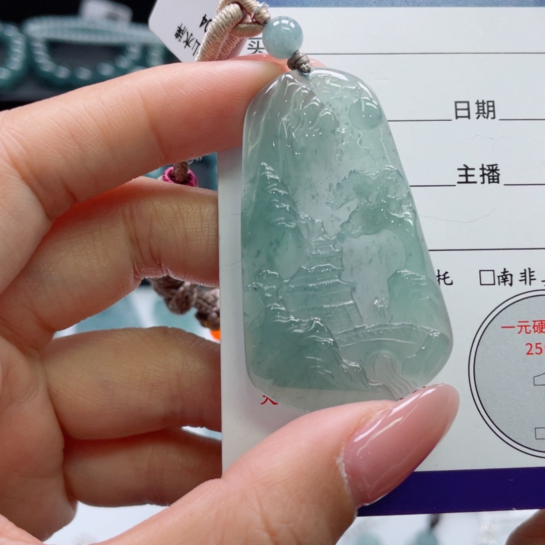 翡翠未镶嵌颈饰山水