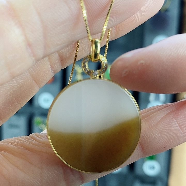 和田玉吊坠(赠链)18K金镶嵌