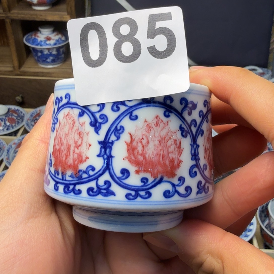 釉里红金刚莲马蹄杯