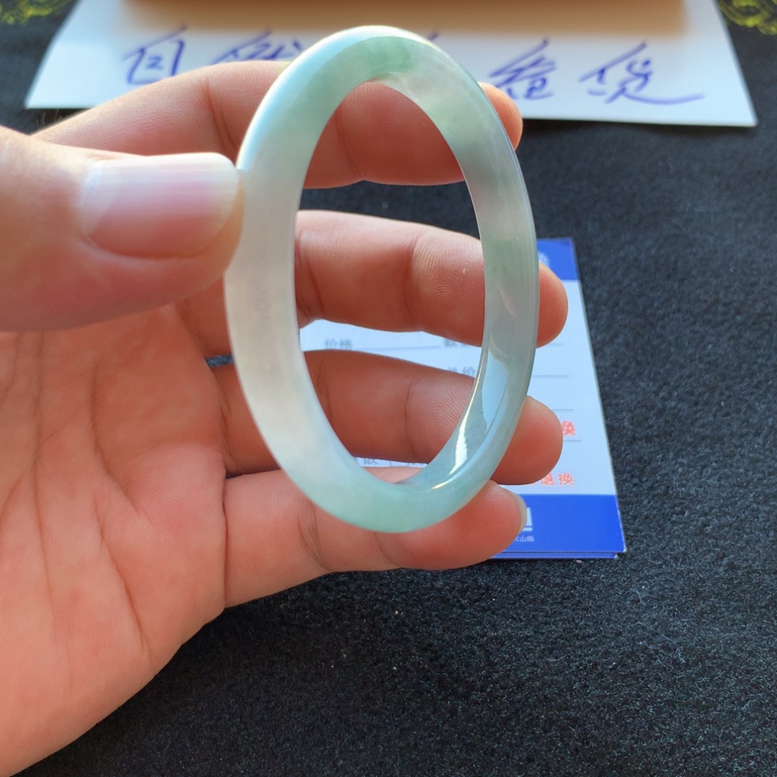 定制翡翠未镶嵌翡翠手镯