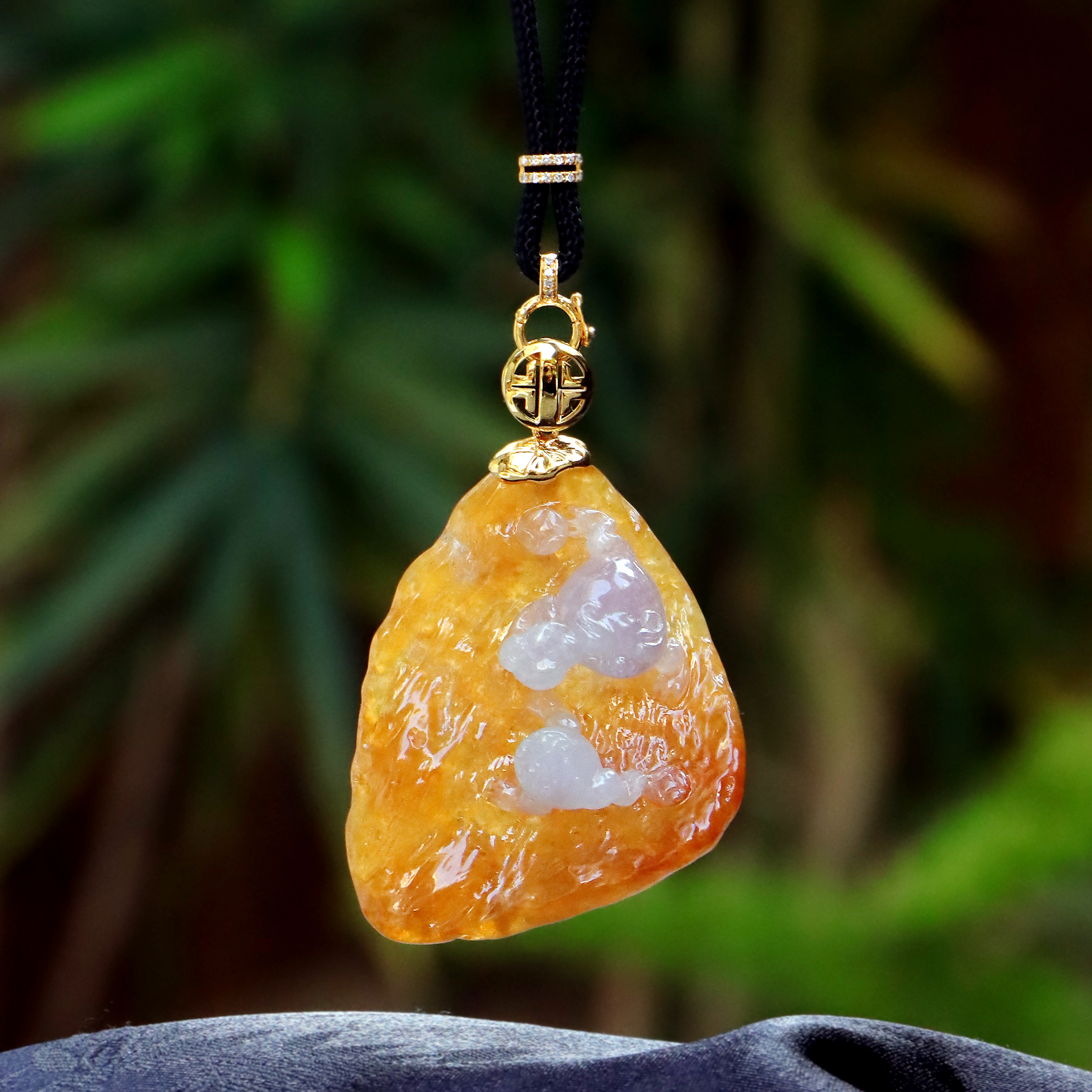 【金蟾栖霞】老坑冰种红黄翡翠吊坠 18K金镶设计款老坑巧色俏雕