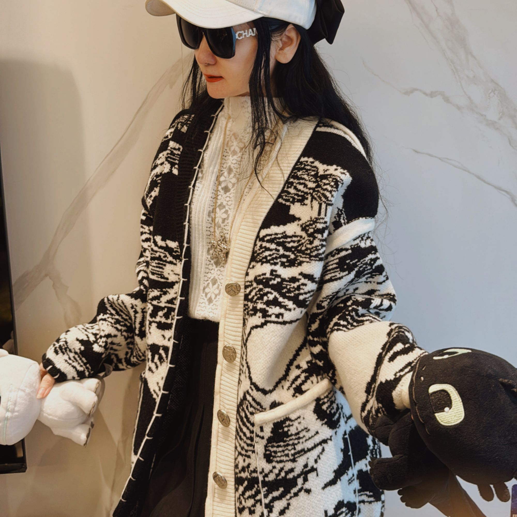 M54I012慕之淇绵羊绒手缝锁边复古提花宽松撞色小香风针织开衫