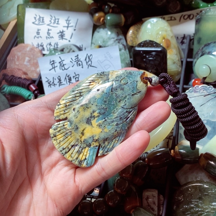 蛇纹石玉颈饰未镶嵌