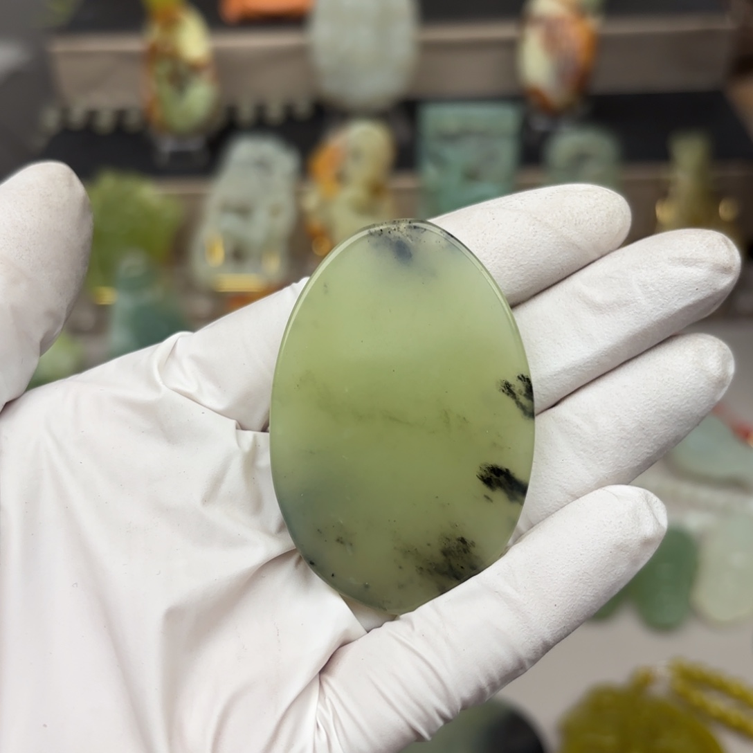 蛇纹石玉颈饰未镶嵌