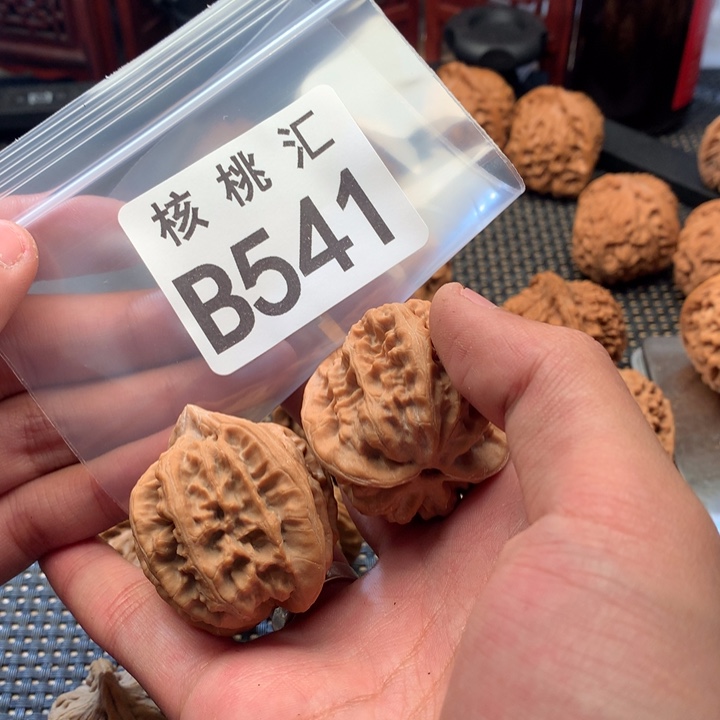 文玩核桃吊坠三羊谷