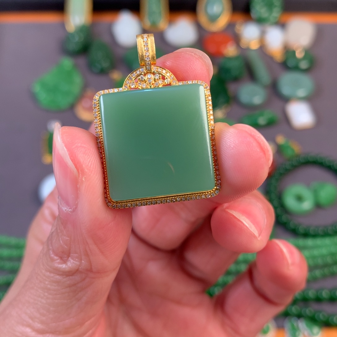 和田玉颈饰18K金镶嵌