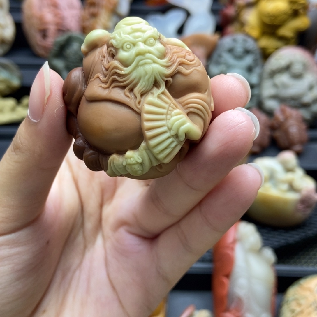 用***3石英质玉未镶嵌颈饰