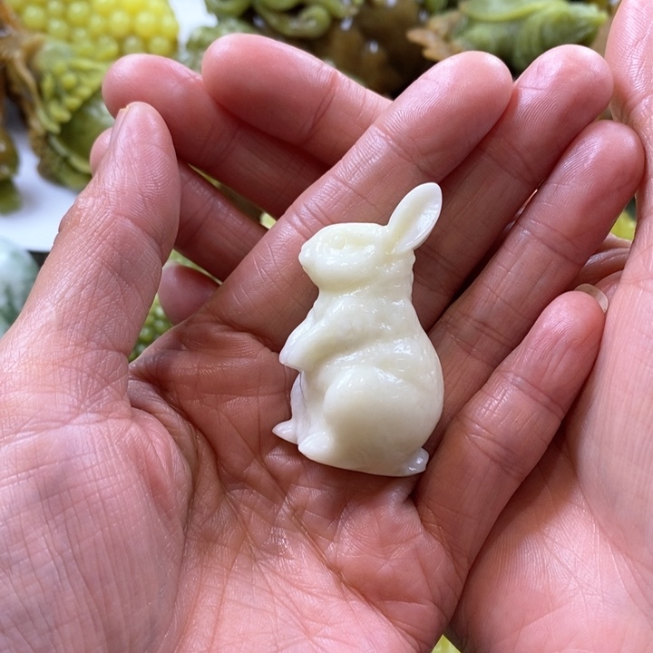 蛇纹石玉珠宝奇石未镶嵌白**一