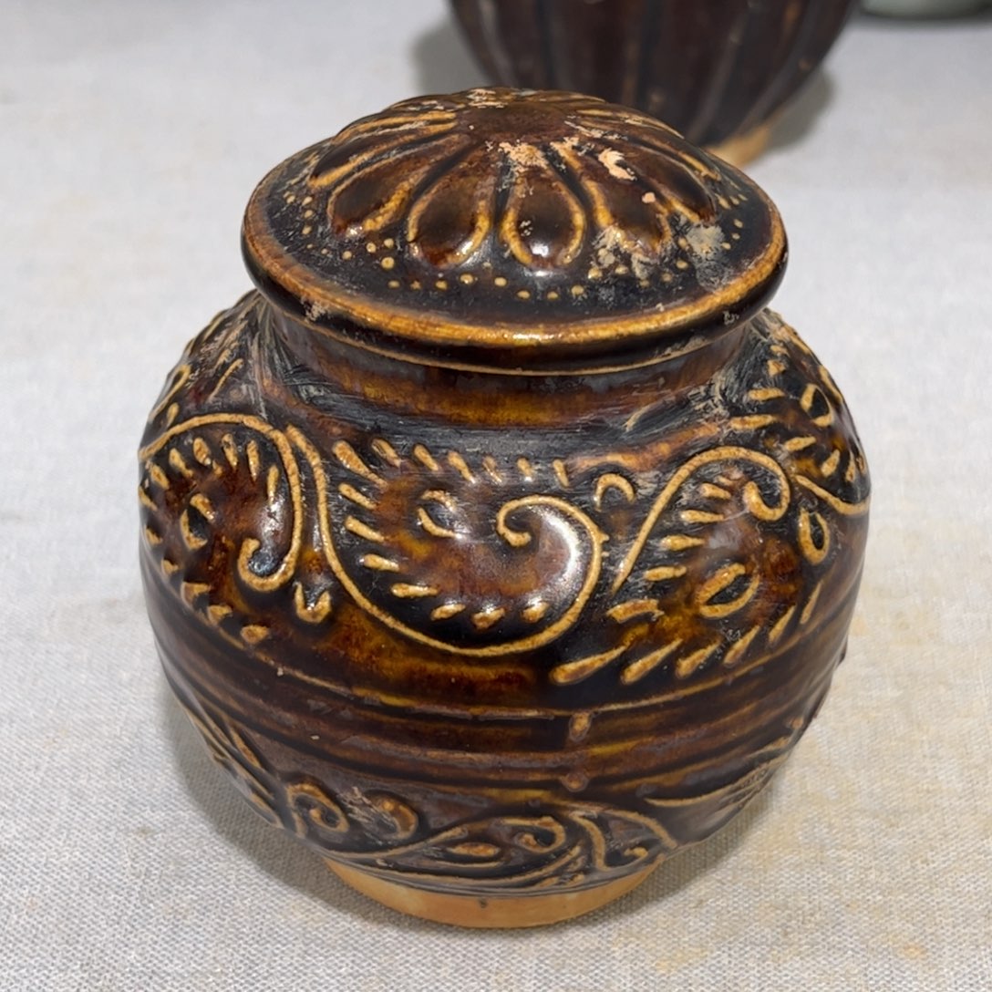 东***田陶摆件福建吉州酱釉盖罐