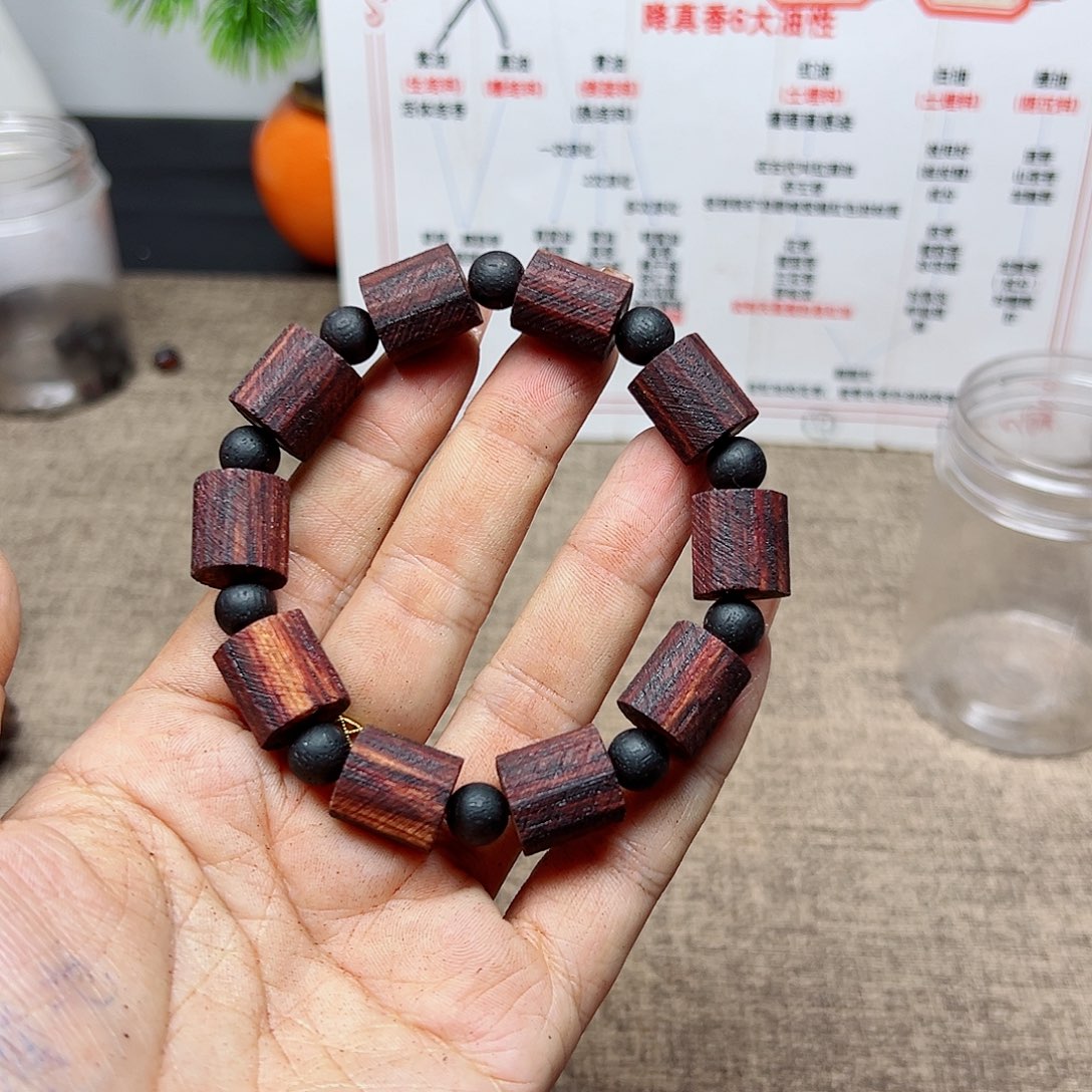 藤类牧*人降真香缅甸东枝料红油随型手串68.8