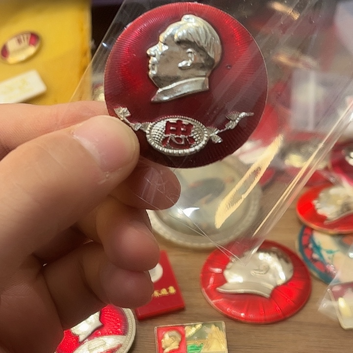 王***军像章一一一一一高贵轻尽