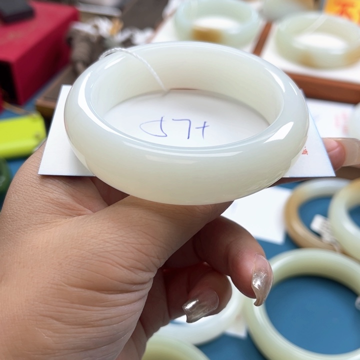 和田玉手镯未镶嵌C****?