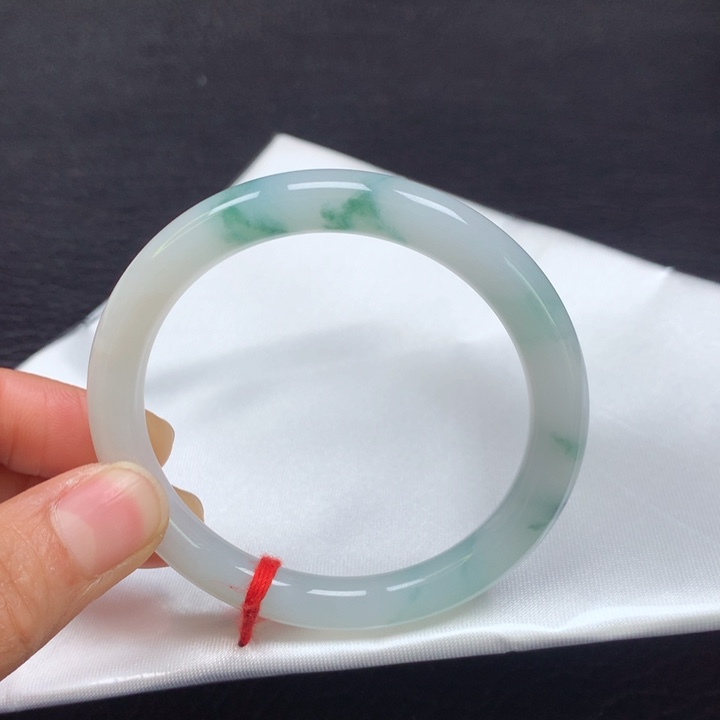 翡翠手镯（圆镯）未镶嵌54圈