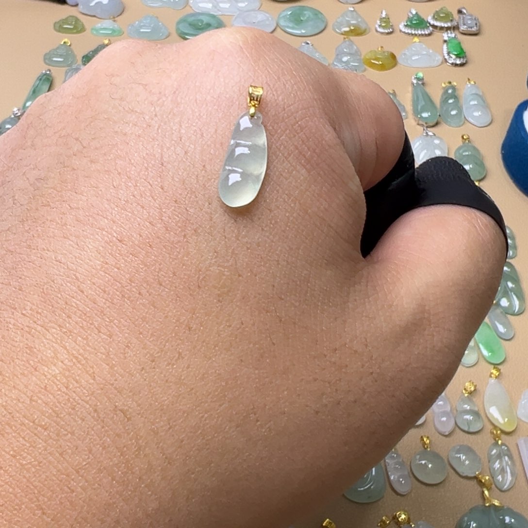 翡翠颈饰18K金镶嵌豆子