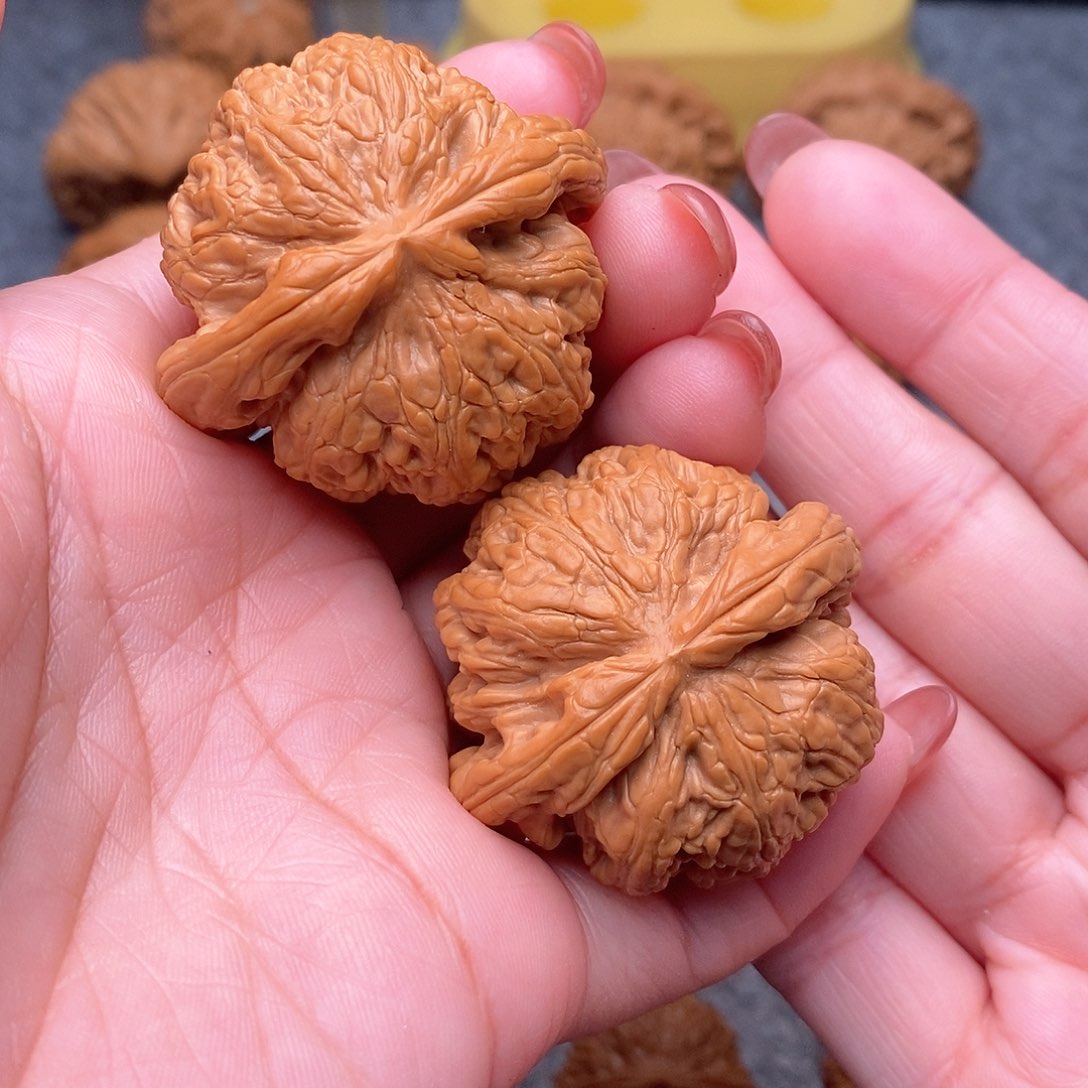 文玩核桃把件：*精品大粗筋43.8全品