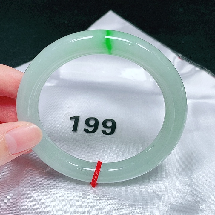 翡翠未镶嵌手镯（圆镯）