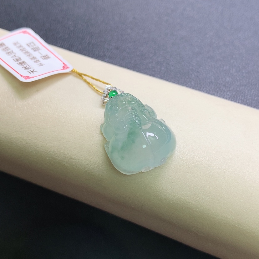 【闪购商品】翡翠颈饰18K金镶嵌貔貅