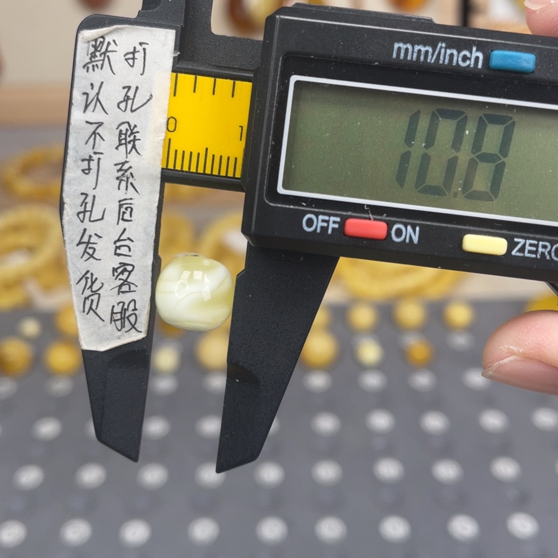 琥珀未镶嵌裸石107号