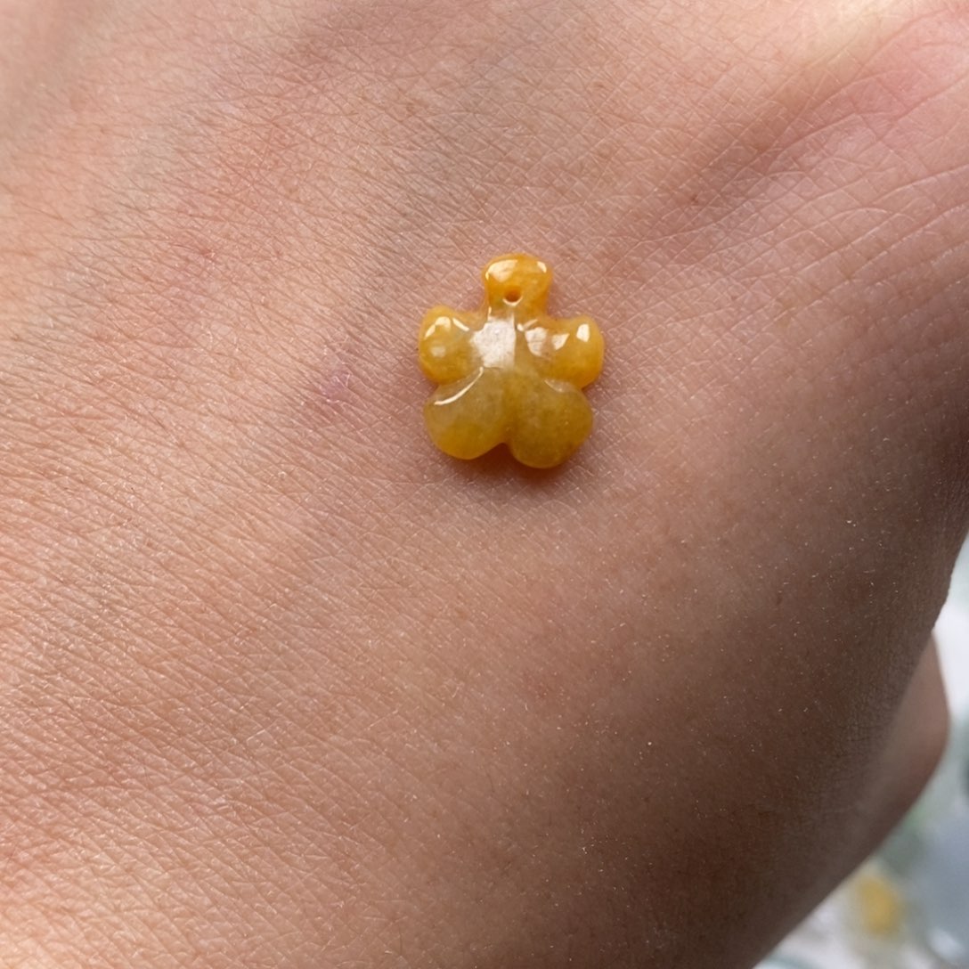 翡翠颈饰未镶嵌花