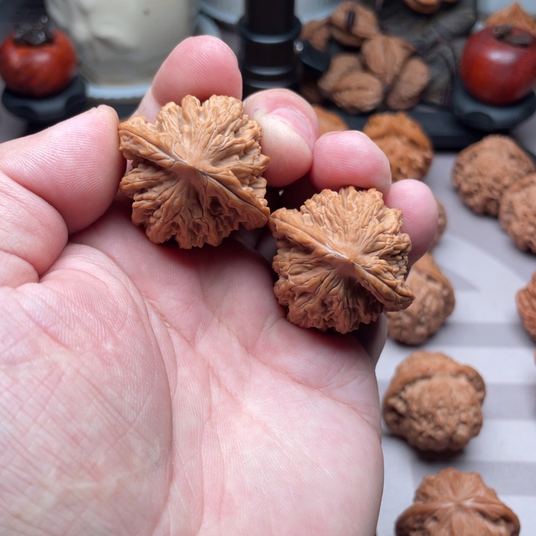 文玩核桃吊坠小**℡虎头