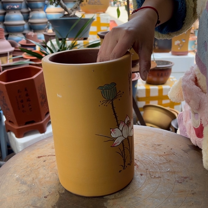 紫砂宜兴紫砂红色笔筒荷花大号