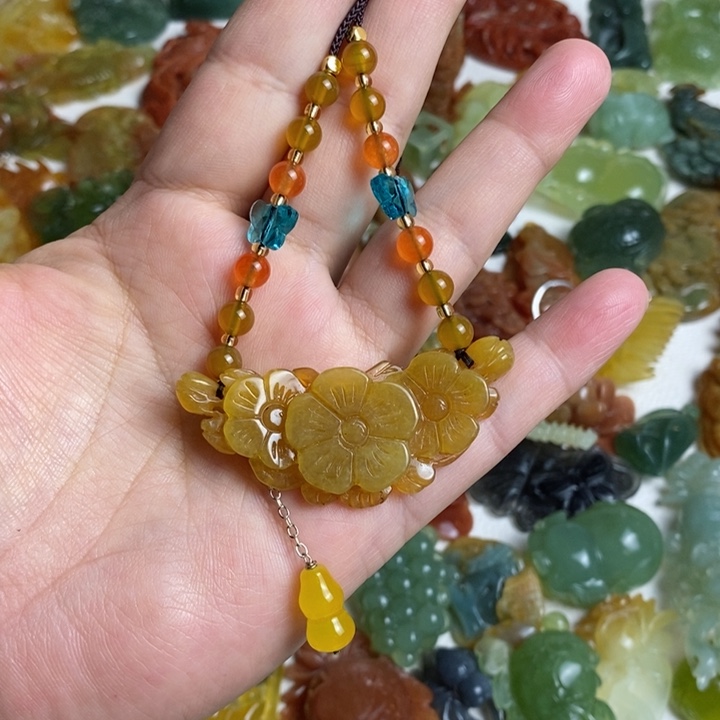 蛇纹石玉颈饰未镶嵌