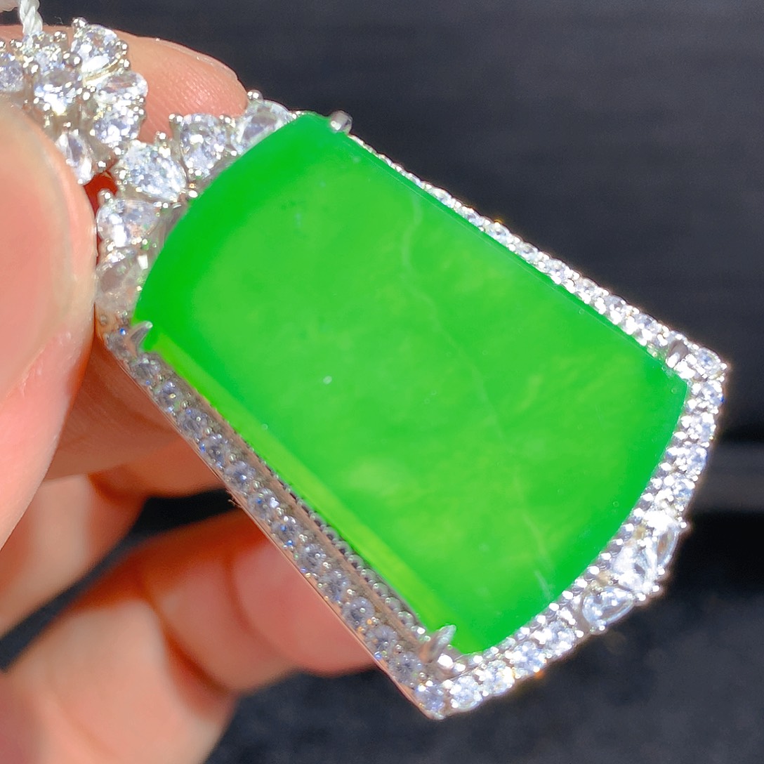 翡翠颈饰银S925镶嵌吊坠