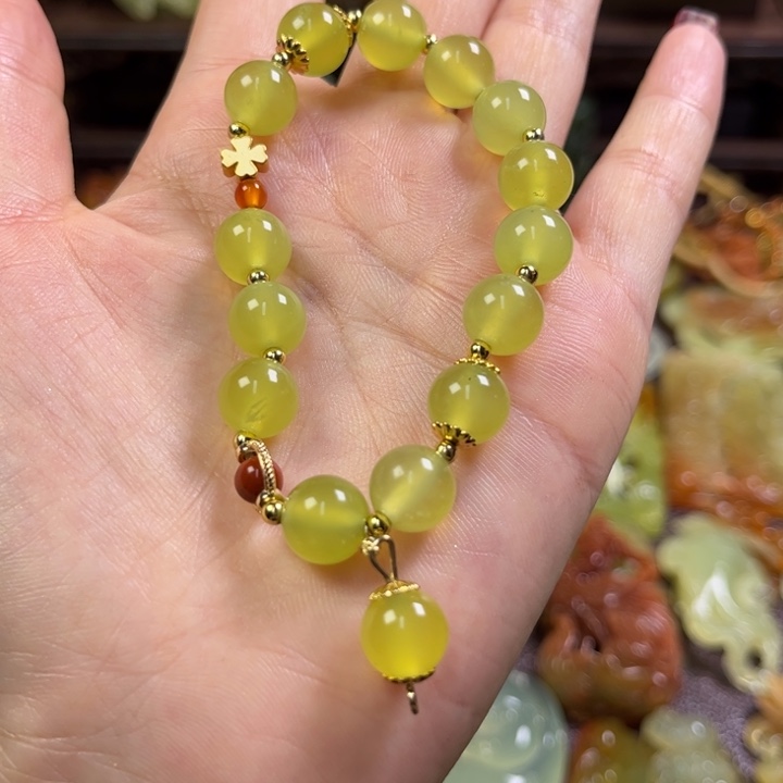 蛇纹石玉颈饰未镶嵌