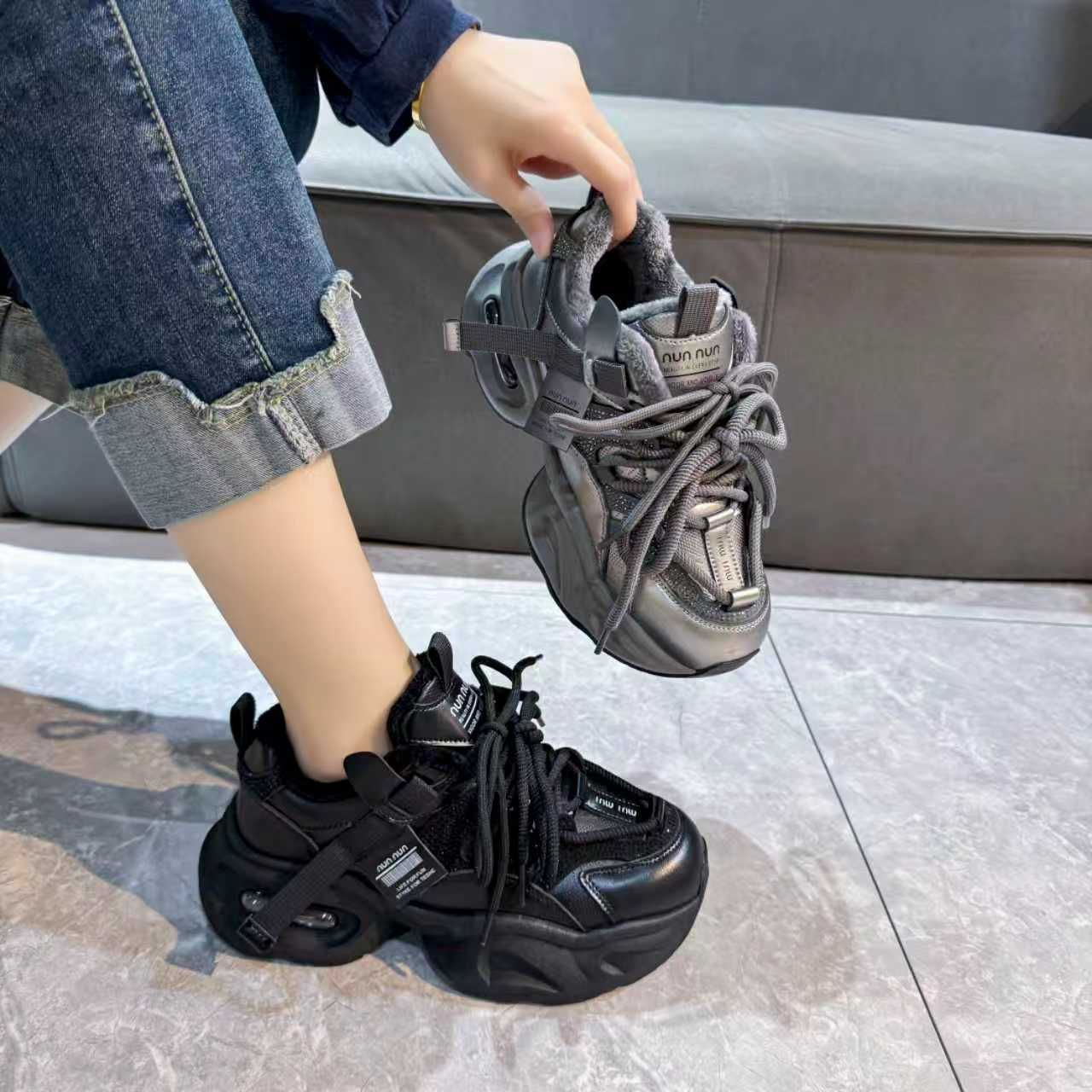 2025加绒保暖女士时尚休闲鞋老爹鞋厚底百搭镶嵌冬季运动风