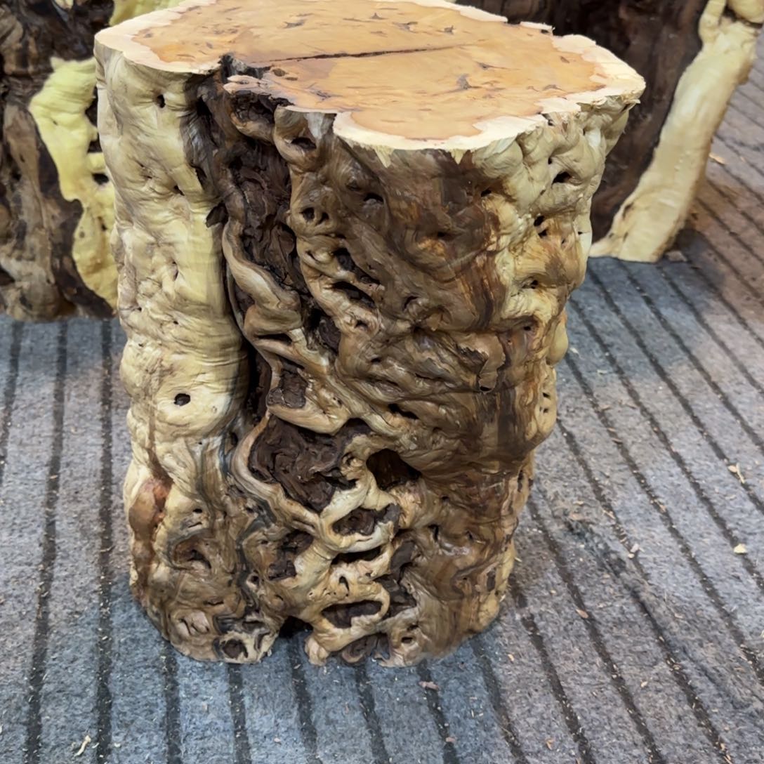 来***了龙纹鸡心枣木手工艺品 